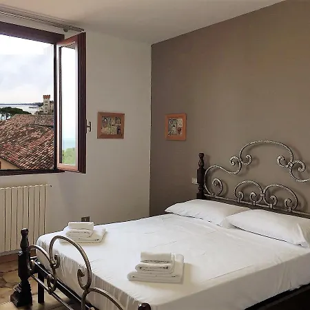 Happy Holidays Garda Apartment